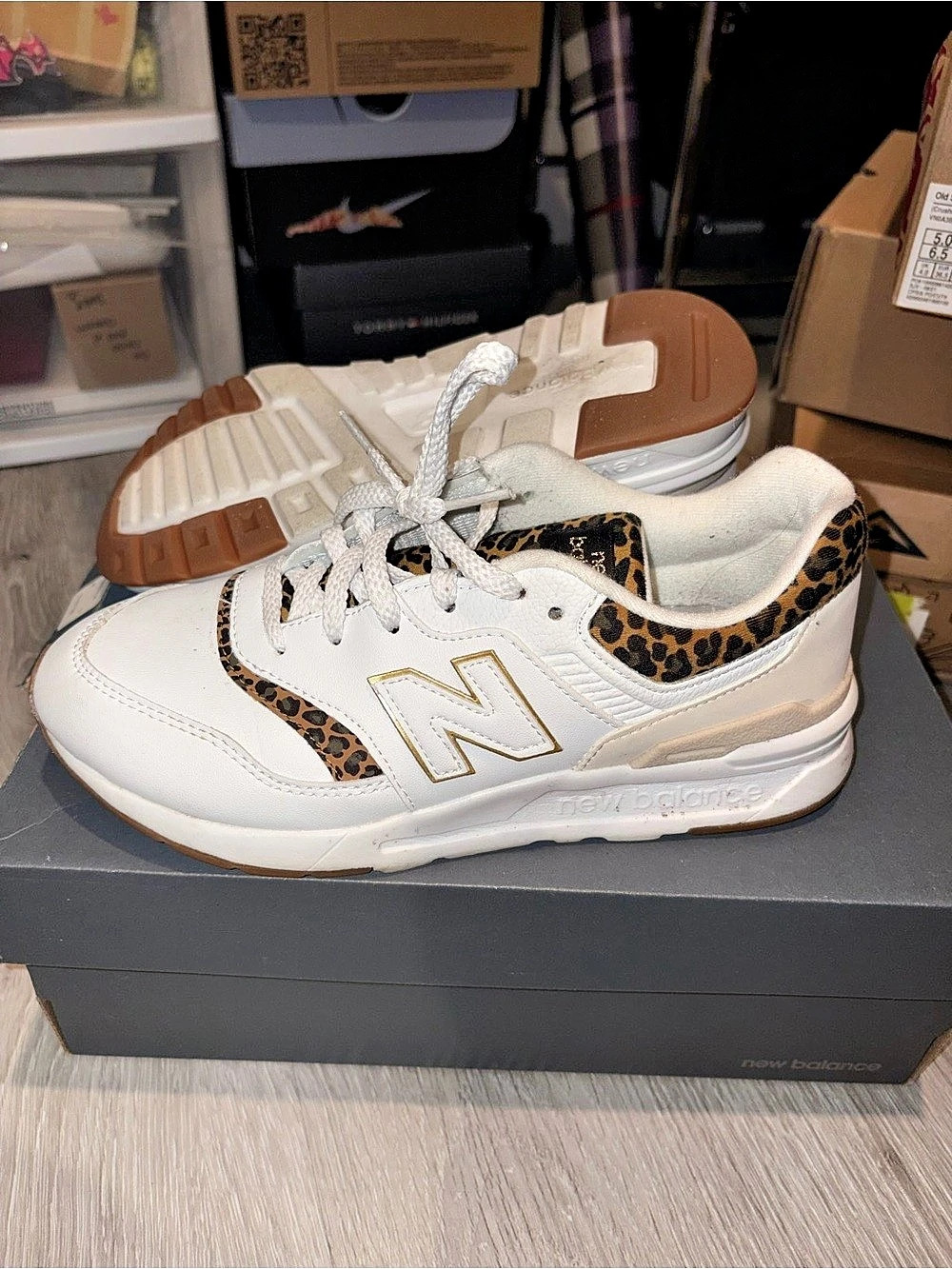 New Balance 997H Kids Sneakers White & Brown Size US 5 NWT